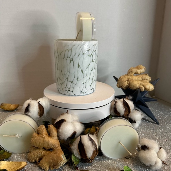 COTTON IRIS & GINGER, @SCENT_UNLEASHED LUXURY HAND POURED SCENTED CANDLES - Picture 5 of 6